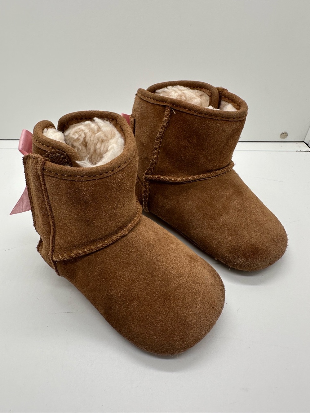 UGG Baby Jesse Pink Bow Boots~ Baby Size. The insole length measurement is 4”
